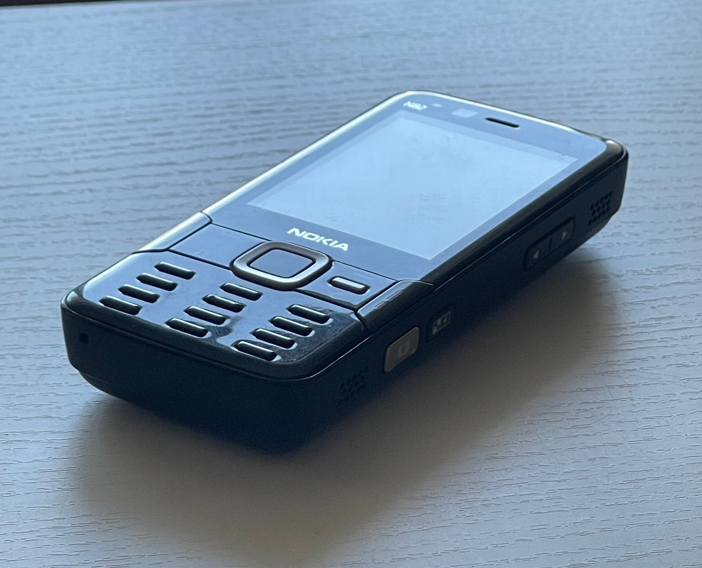 NOKIA N82