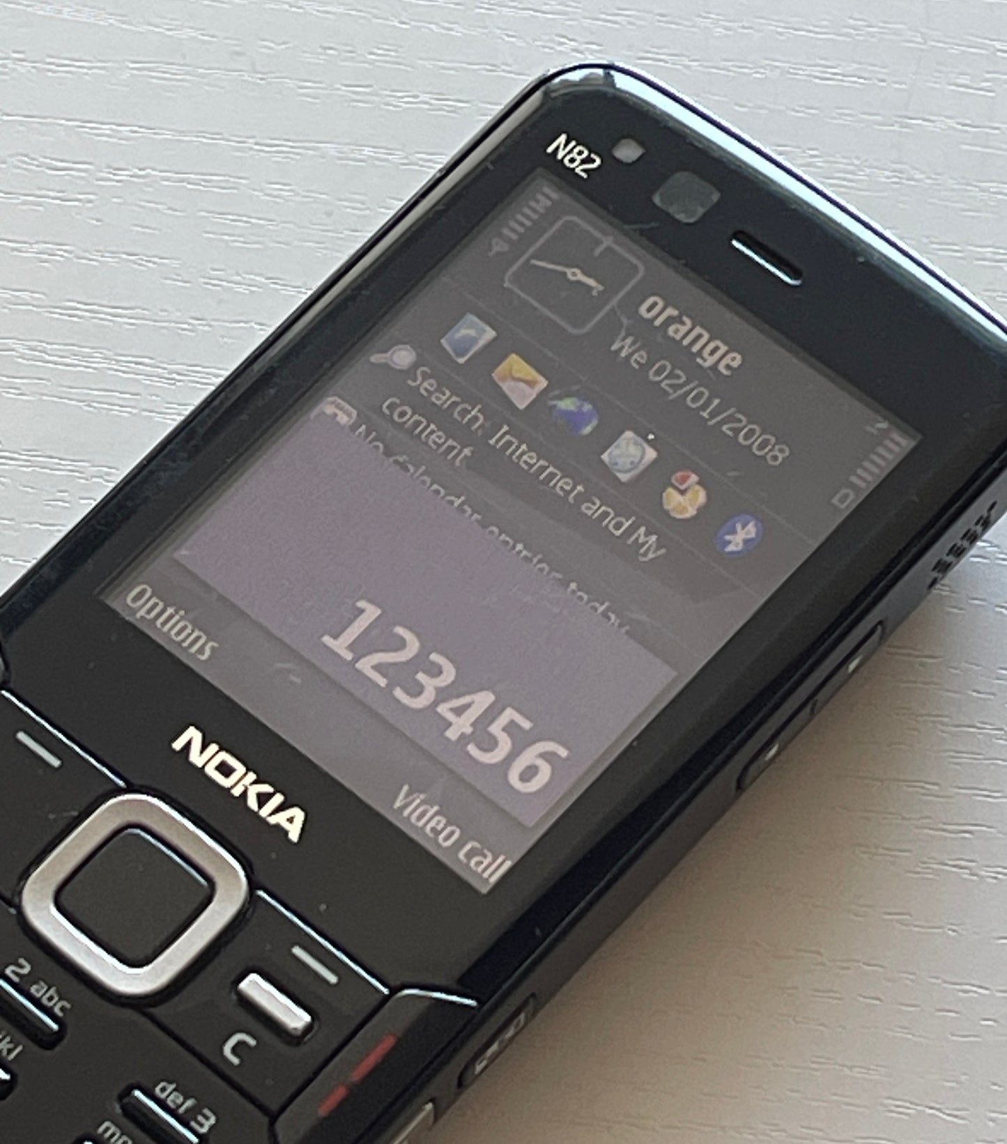 NOKIA N82