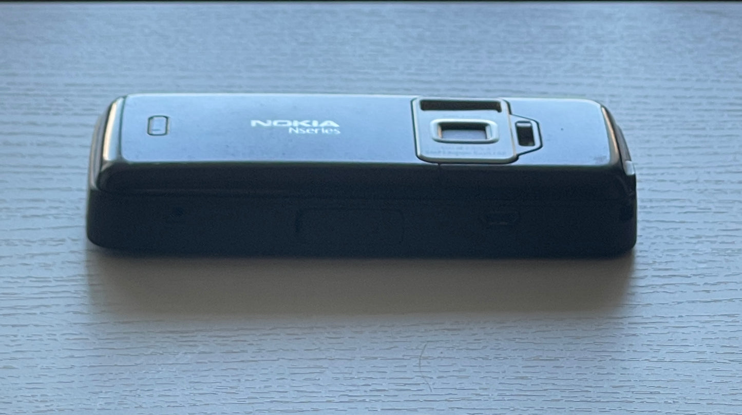 NOKIA N82