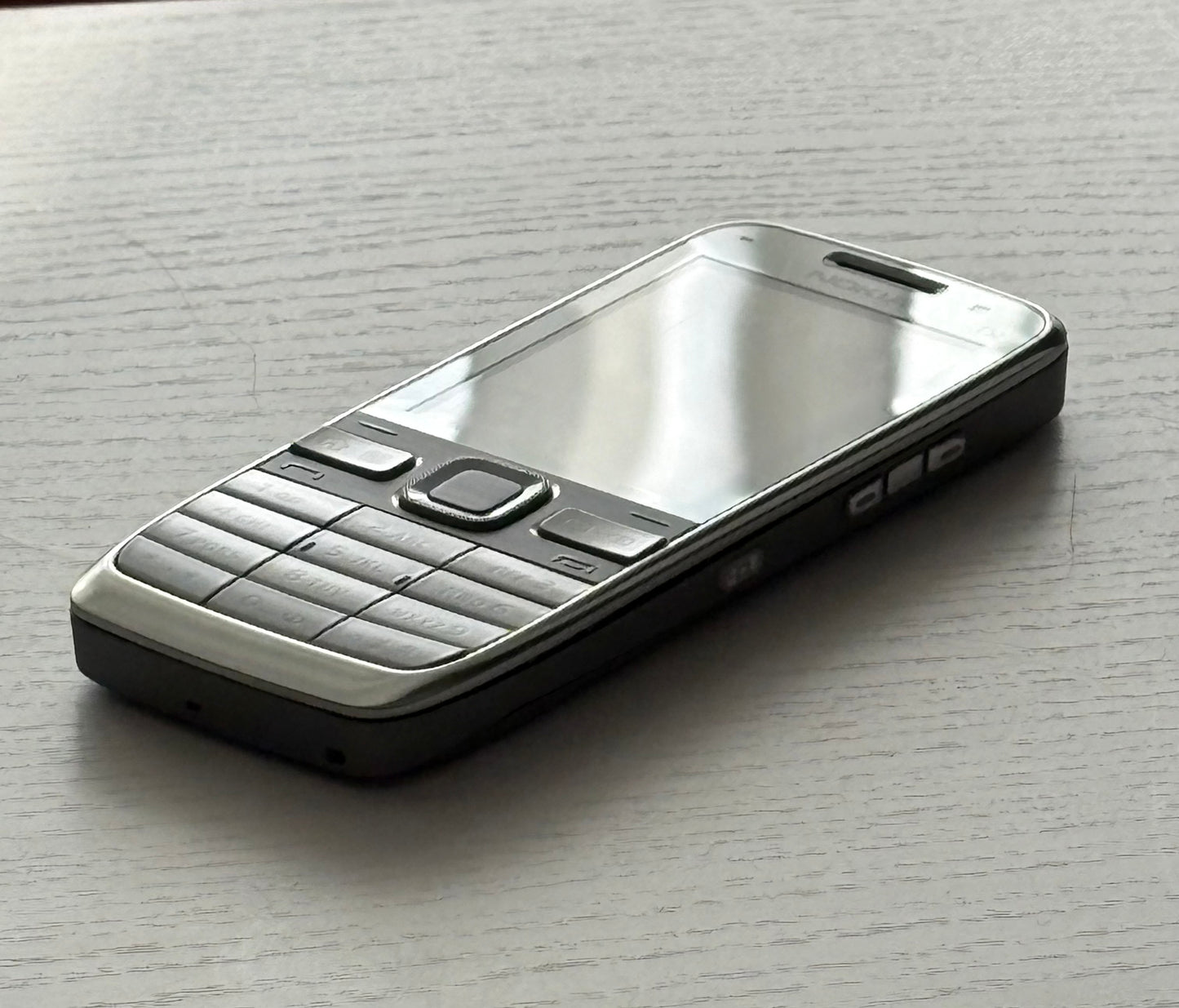 NOKIA E52