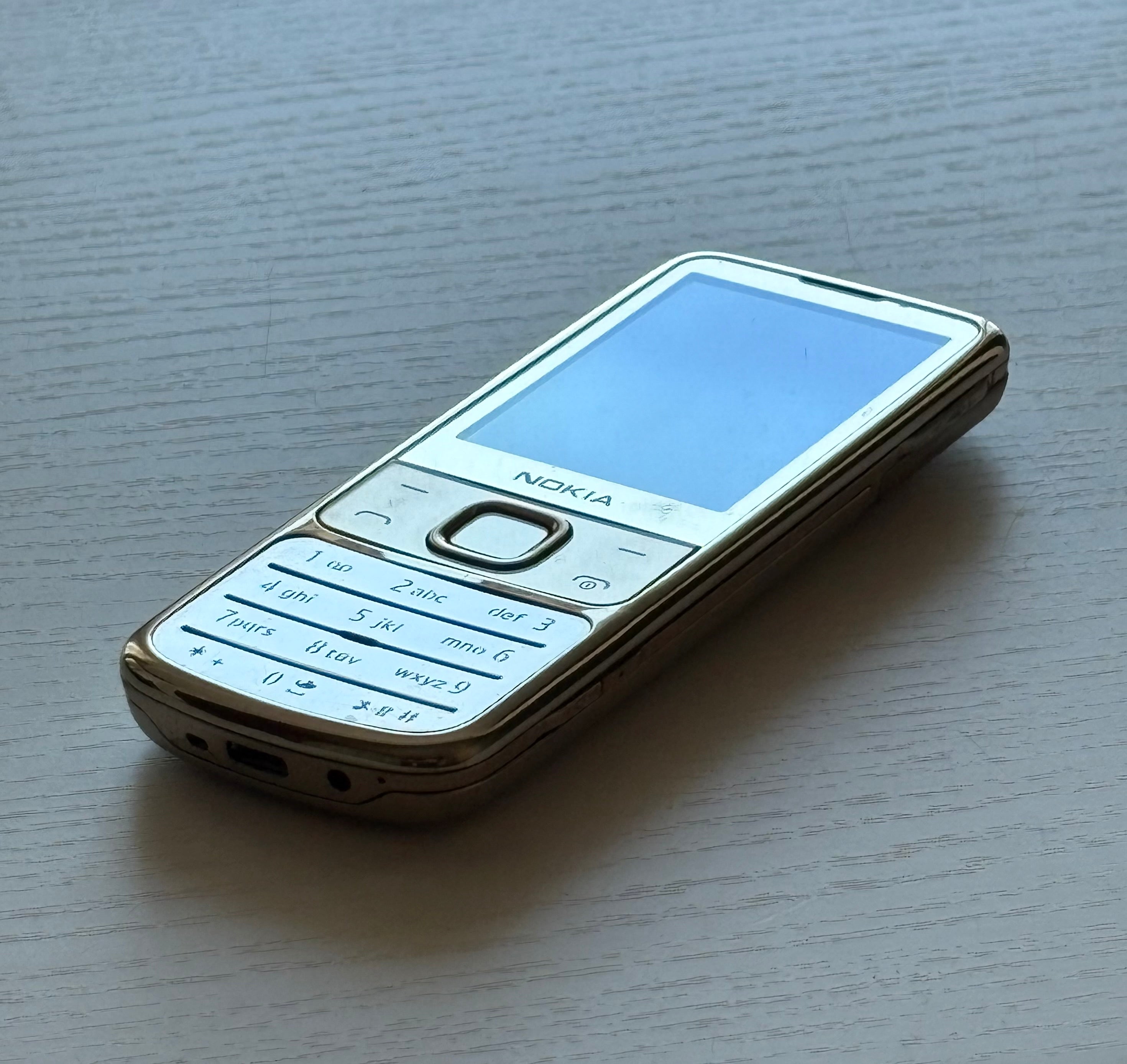 NOKIA 6700 Gold