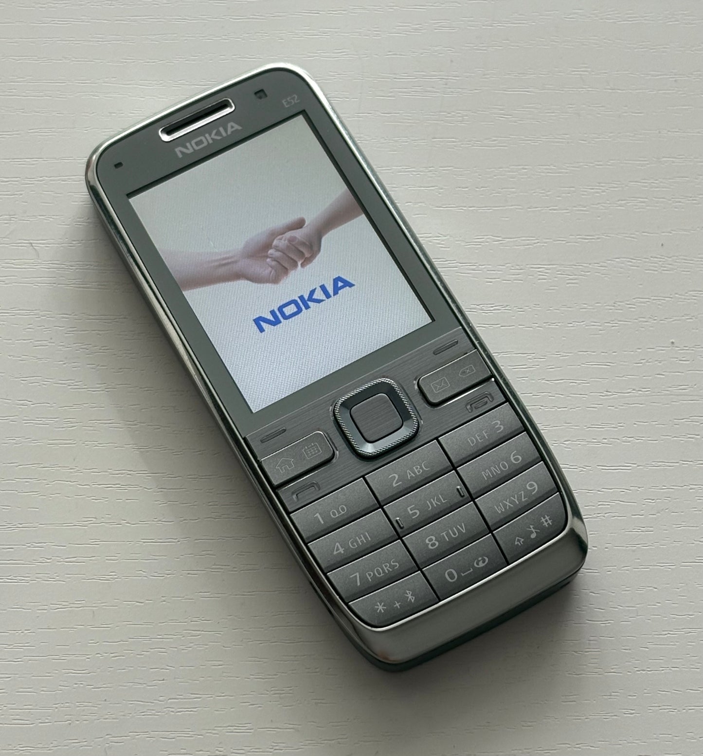 NOKIA E52