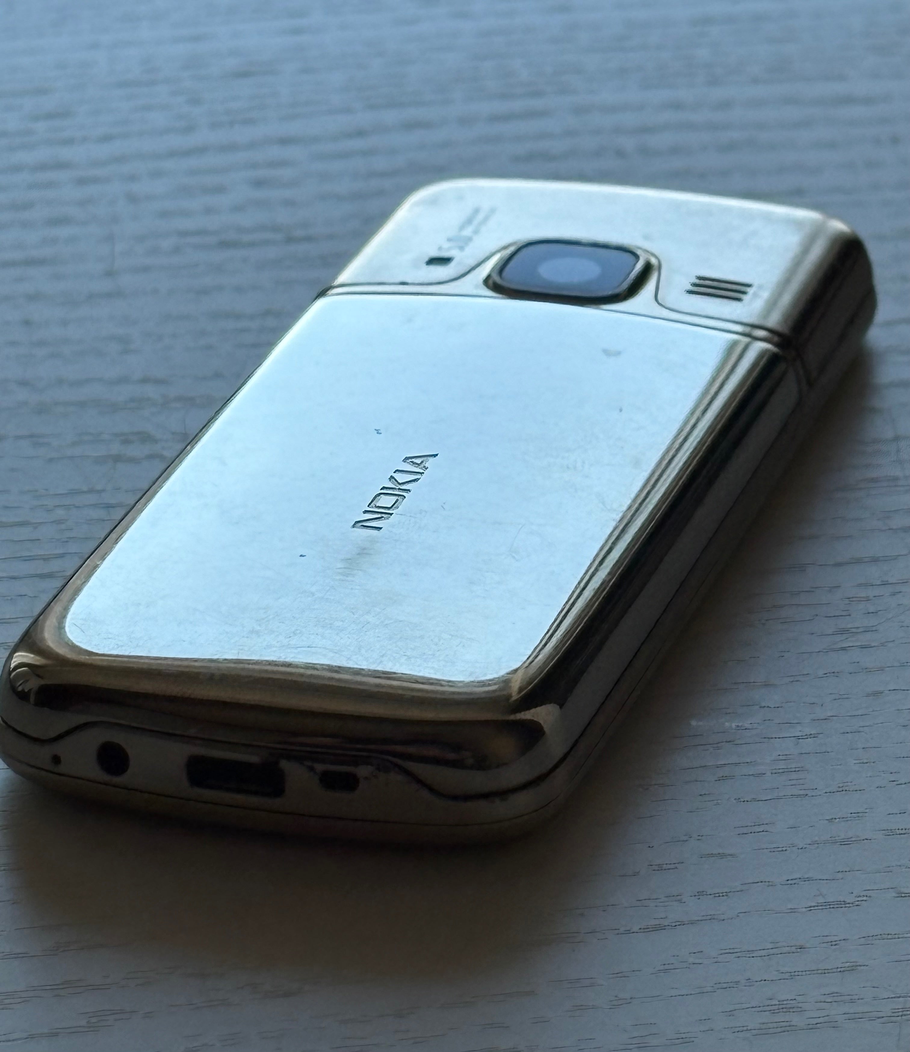 NOKIA 6700 Gold