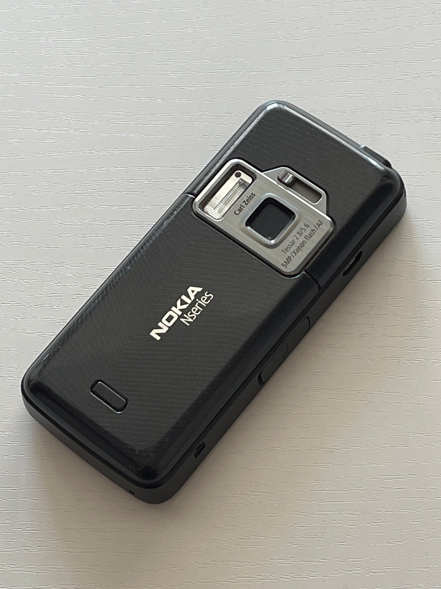 NOKIA N82