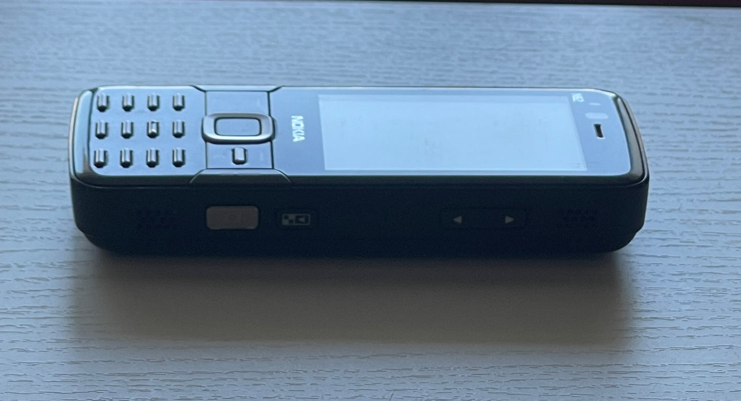 NOKIA N82