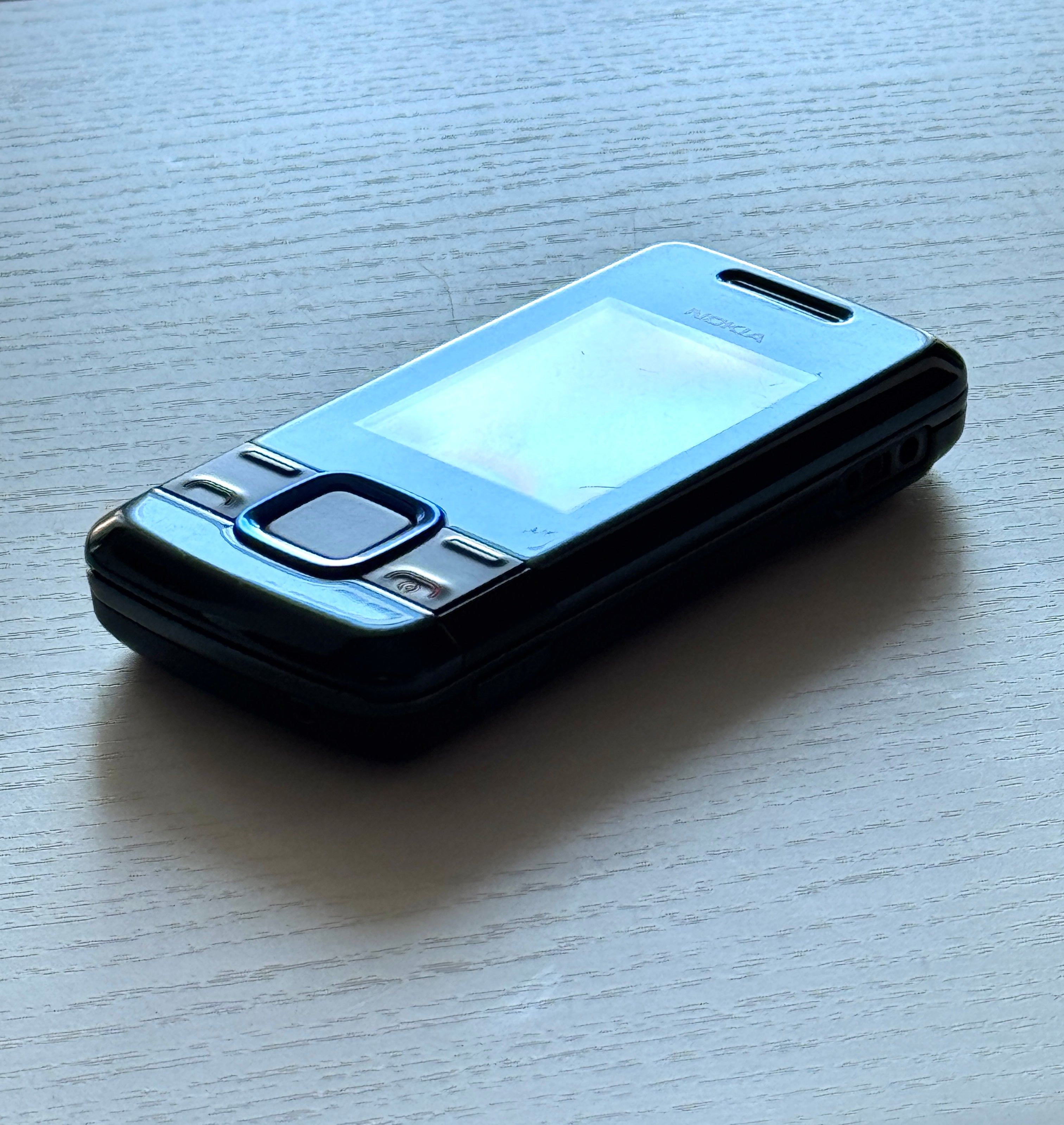 NOKIA 7100 Supernova