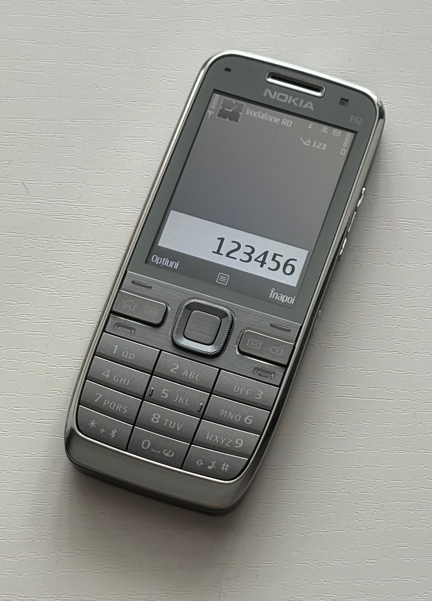 NOKIA E52