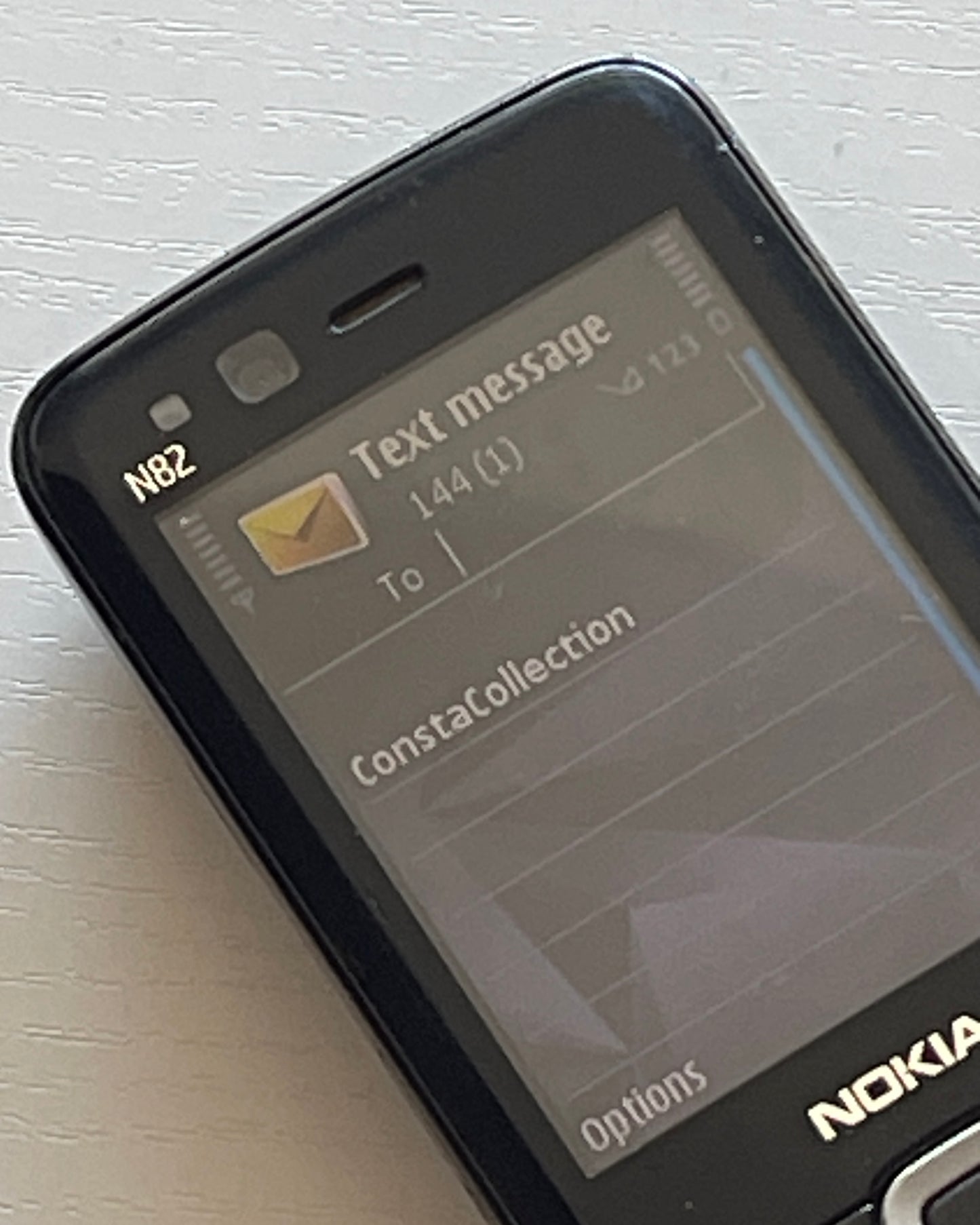 NOKIA N82