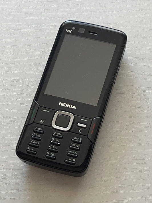 NOKIA N82