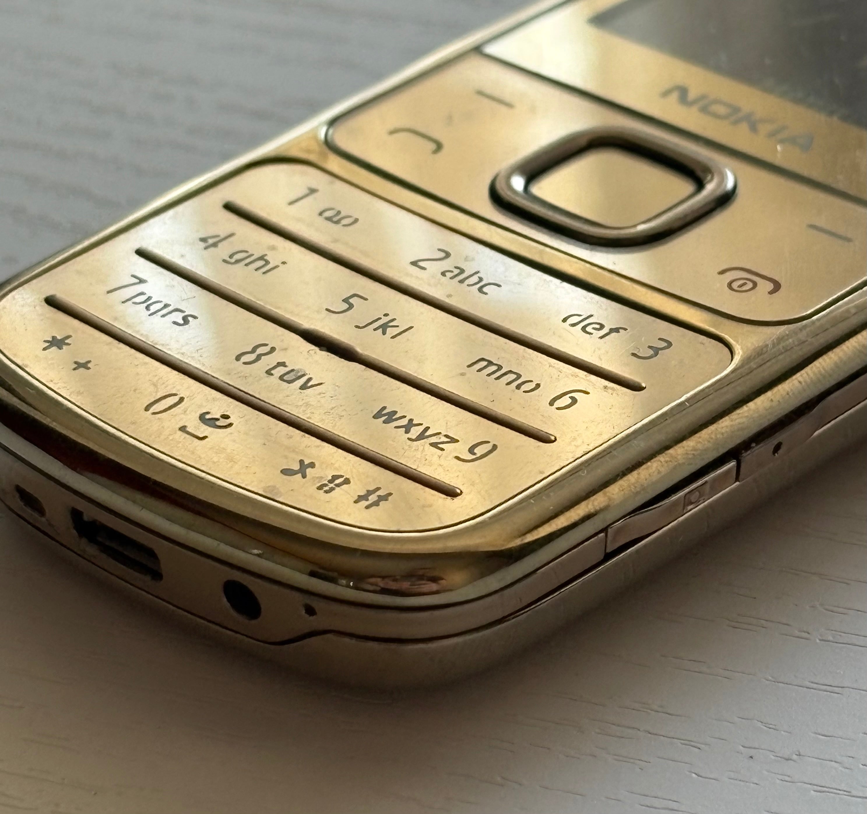NOKIA 6700 Gold