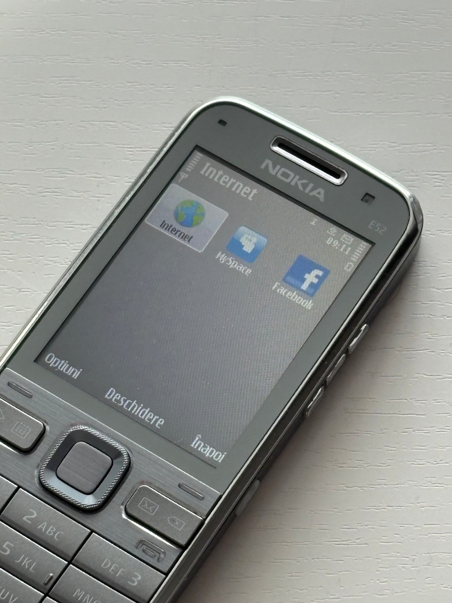 NOKIA E52