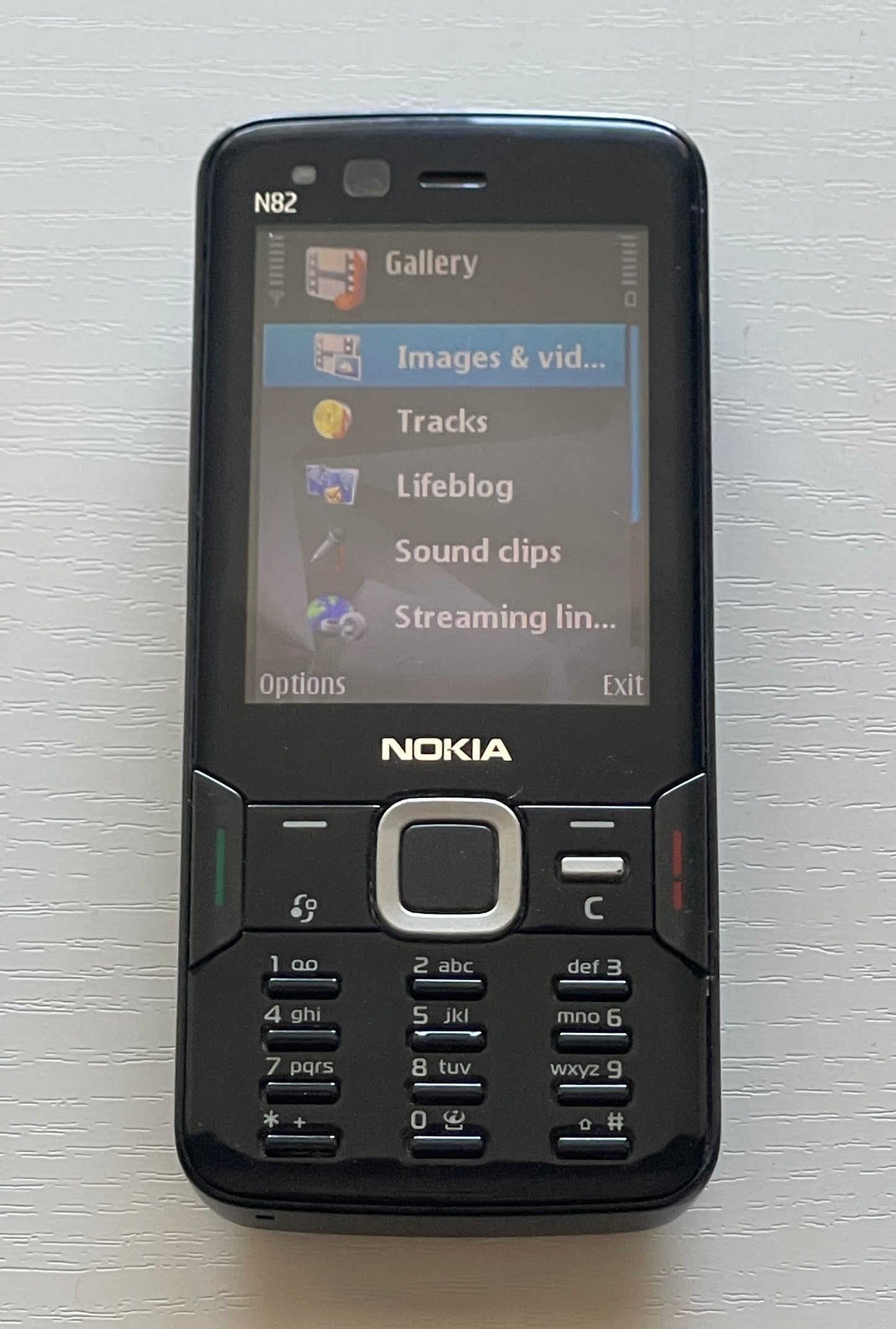 NOKIA N82