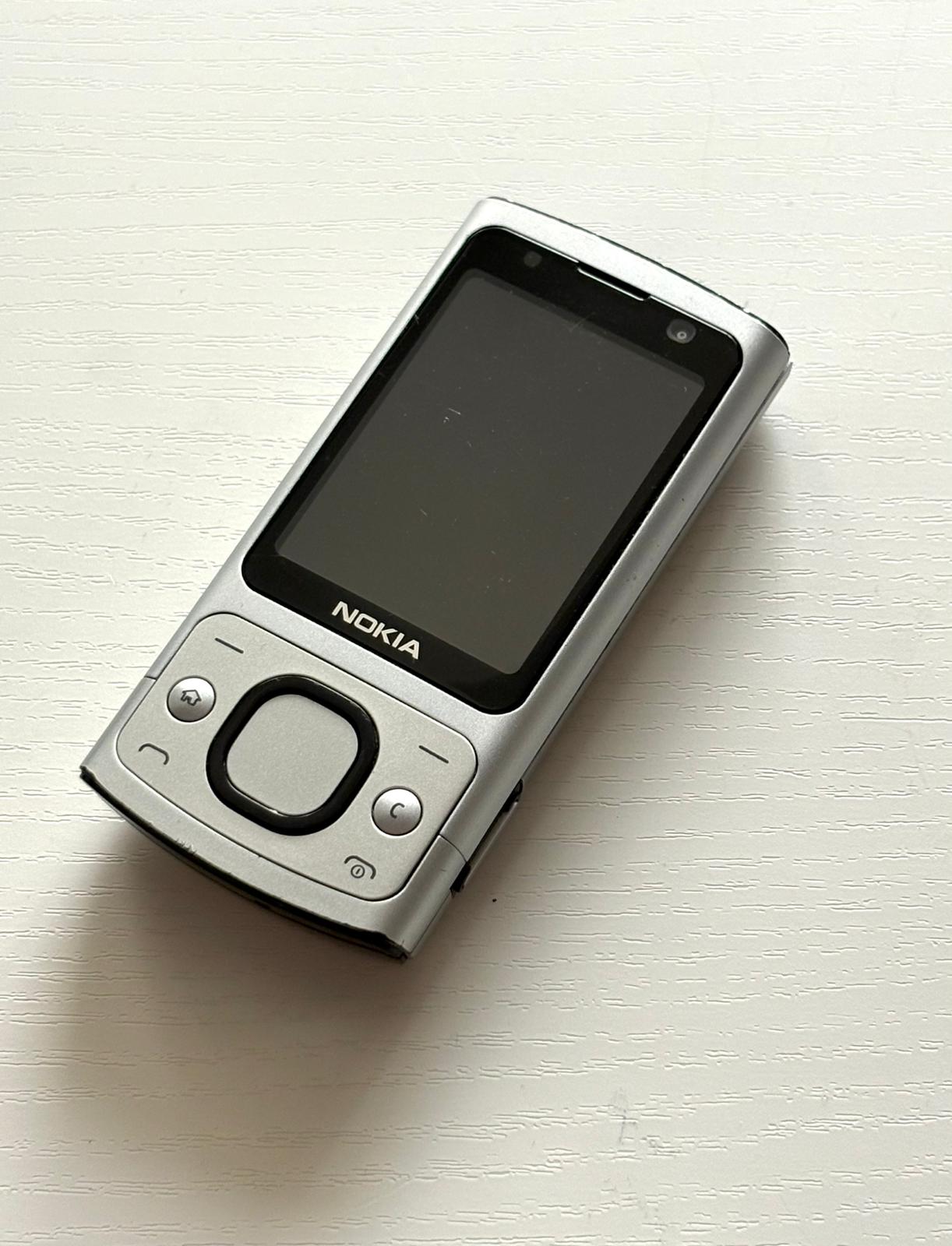 Nokia 6700 Slide
