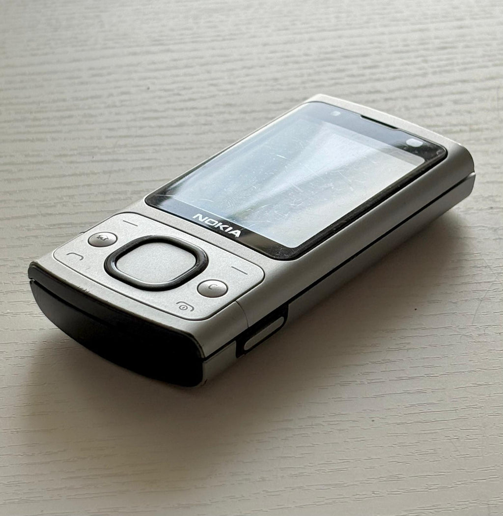 Nokia 6700 Slide