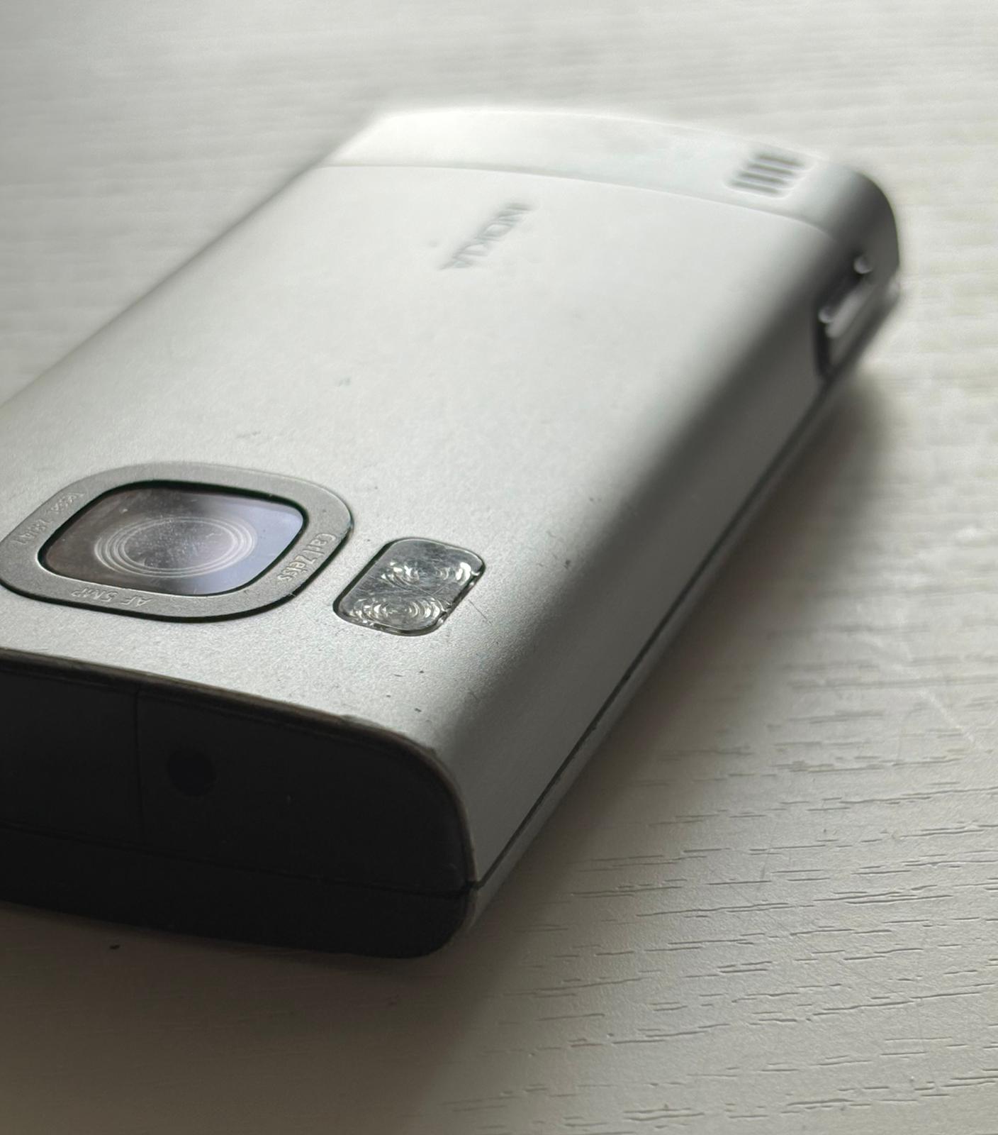 Nokia 6700 Slide